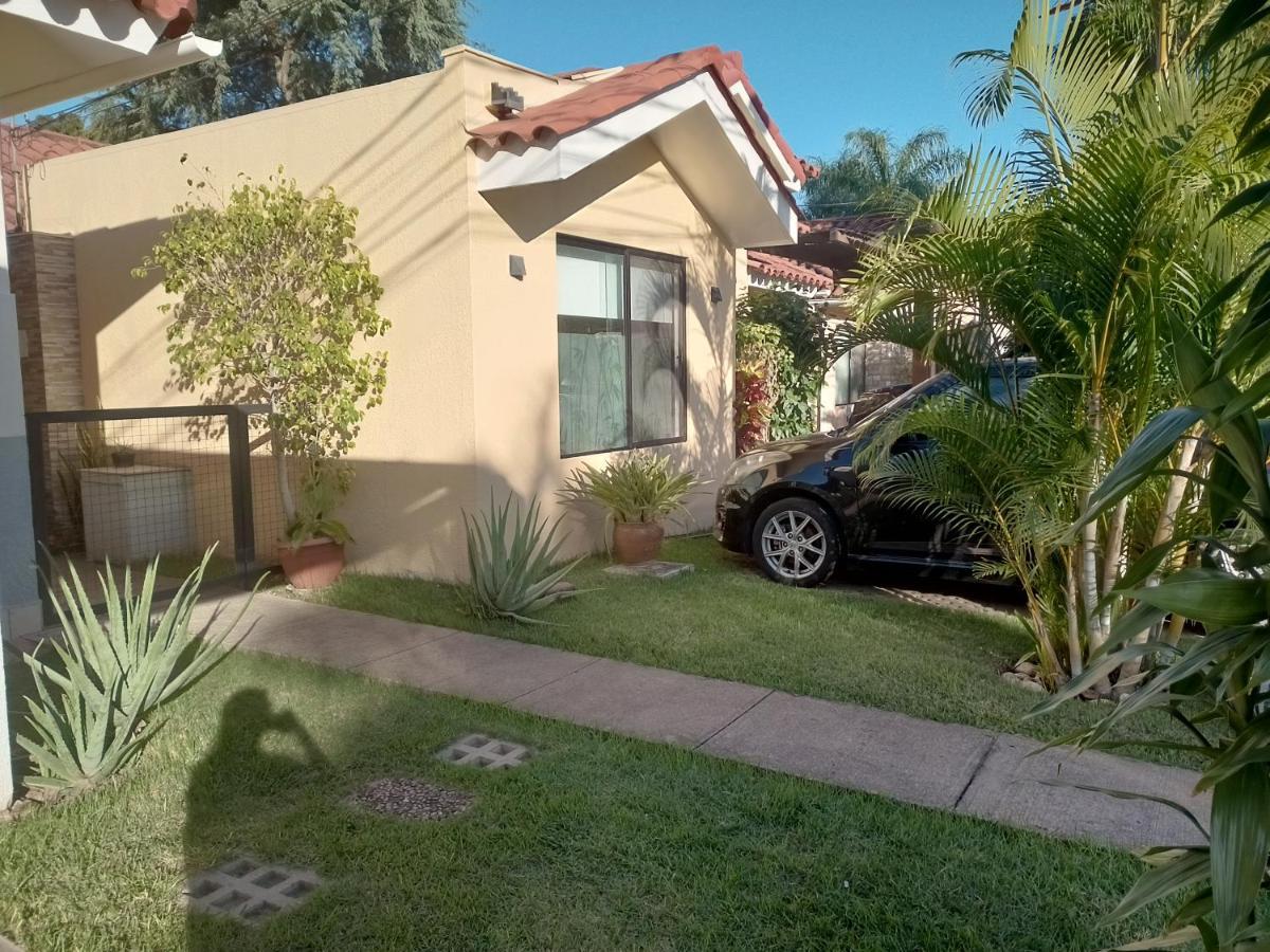 Pequeno Y Acogedor Departamento Con Garaje Y Recibe Pequenos Peluditos Santa Cruz de La Sierra Exterior foto